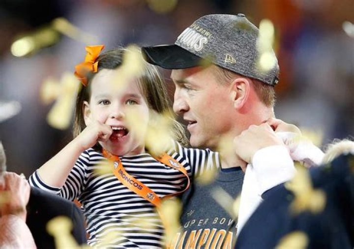 Are Mosley and Marshall Manning twins? Are Peyton Mannings twins adopted? Did Peyton Manning have a new baby?
