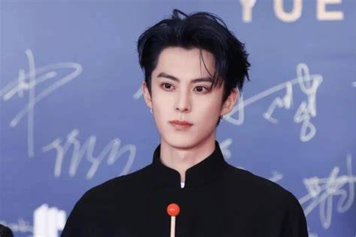 Dylan Wang Bio, Wiki, Age, Height, Family, Girlfriend, Songs, and Net Worth.