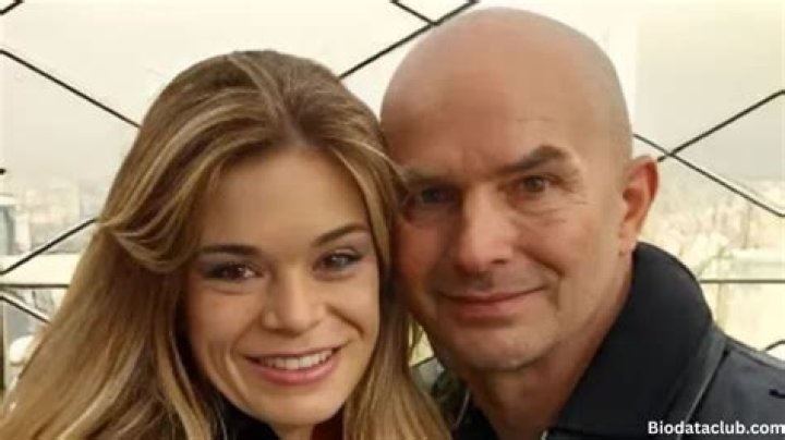 Ellen Muth Bio, Age, Married, Net Worth, Movies, Shows, Height, Dead Like Me, and Parents
