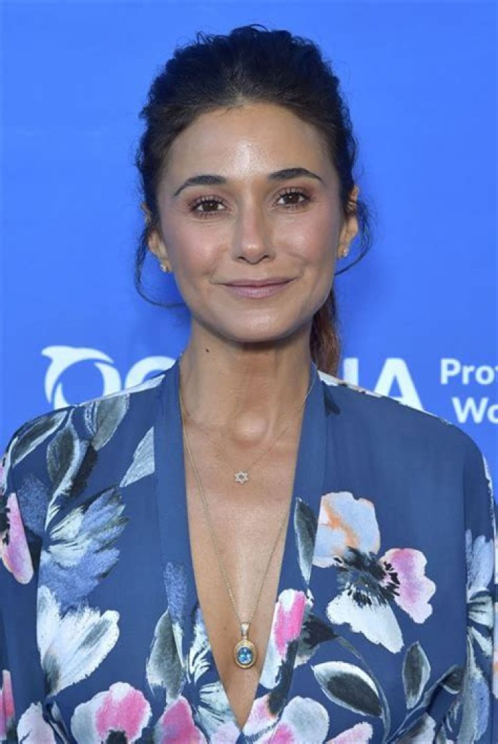 Emmanuelle Chriqui Wiki, Biography, Age, Height, Weight, Net Worth, Body Size, Boyfriend, Married