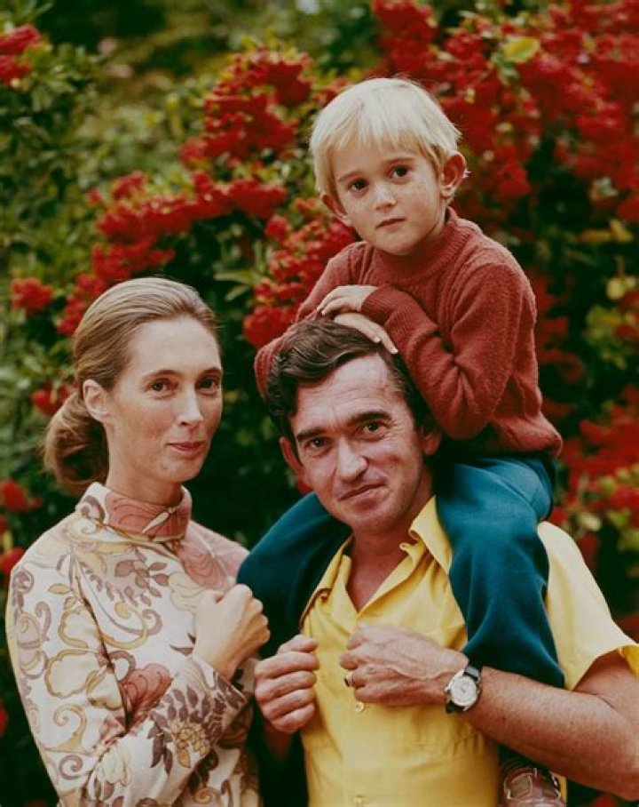 How many sisters does jane goodall have