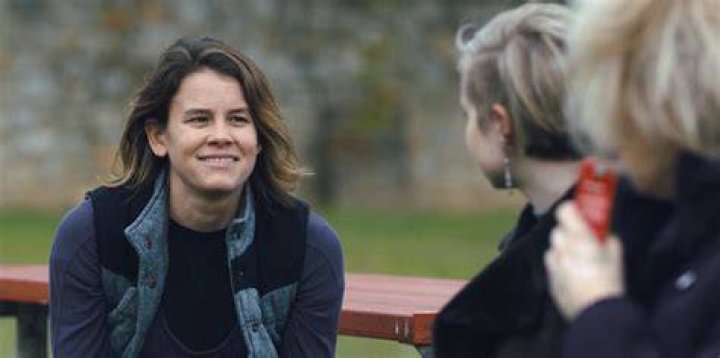 Is Sosie Bacon suffering From Autism; Is She Autistic? Net Worth & Husband