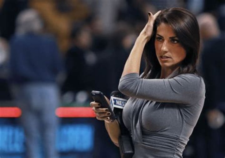 Jenny Dell CBS, Biography, Wiki, Age, Parents, Husband, NESN, Photos, Salary and Net Worth.