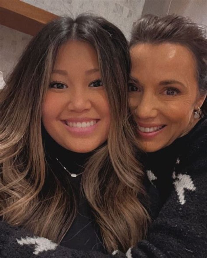 Rachel Boesing Bio, Wiki, Age, Net Worth, Married, Family, QVC, Salary, Height and Kids