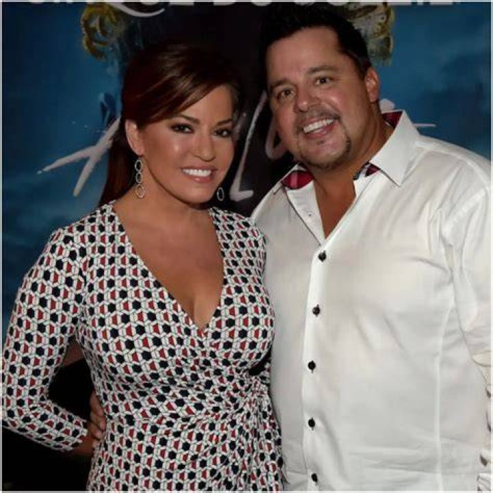 Robin Meade: Husband, net worth, tattoos, smoking & body measurements