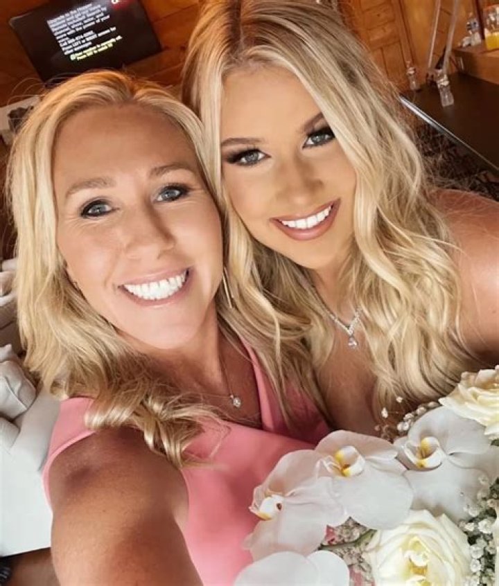 Taylor Lauren Sanders Bio, Age, Broken Engagement, Instagram and Net Worth