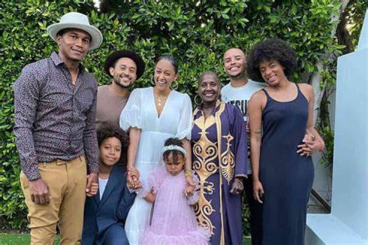Timothy Mowry Bio, Wiki, Age, Height, Family, Career, Tia & Tamera Mowry’s Father, and Networth