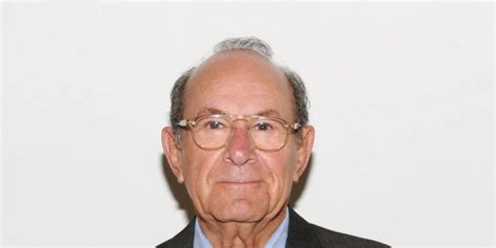 What happened to Stuart Margolin? Is he dead or alive? Wiki