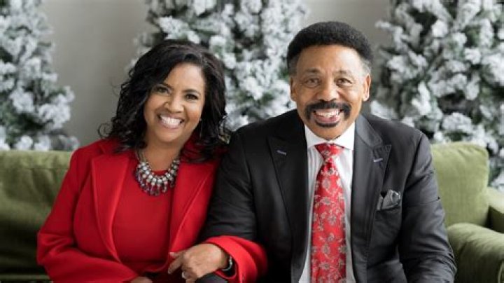 Who Are Faith Evans Parents? Father Richard Swain And Mother Helene Evans -The Bull Masked Singer